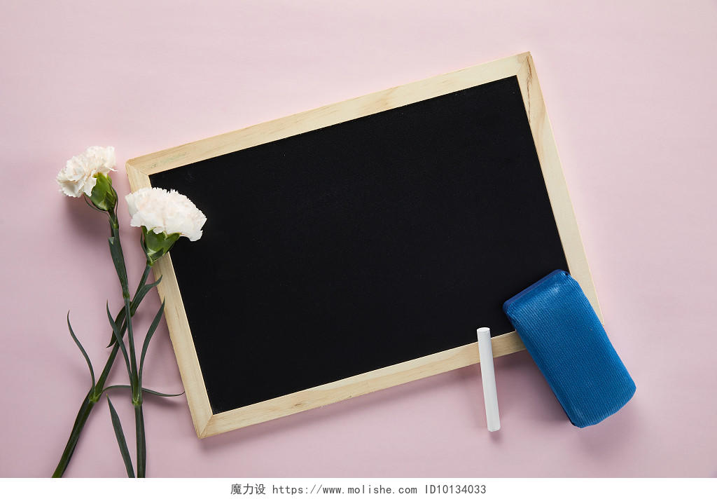 鲜花花朵教师节小黑板教学工具康乃馨花束在纯色背景纸上的场景素材俯视图